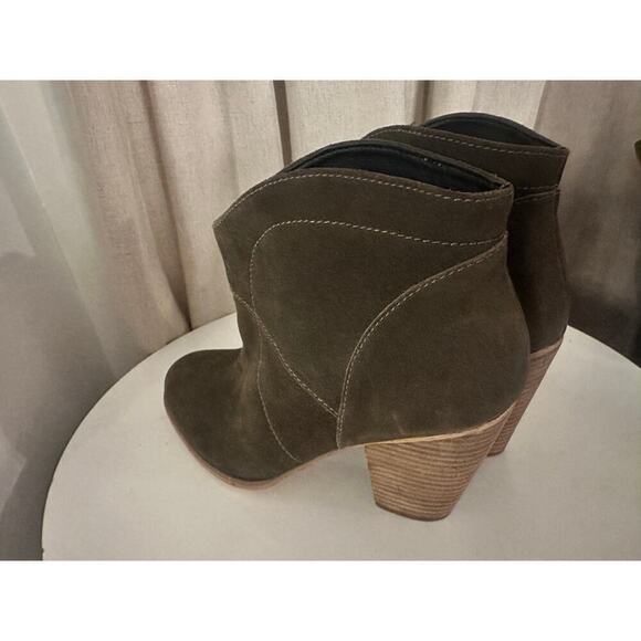 Sole Society Alba Olive Green Suede Heeled Ankle Bootie Sz. 11 Calf Suede - Picture 7 of 9
